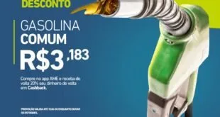 Peça publicitária de posto com bico de combustível verde e o preço da gasolina comum em destaque