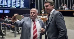 Manato queima Bolsonaro c/Dito Xaréu