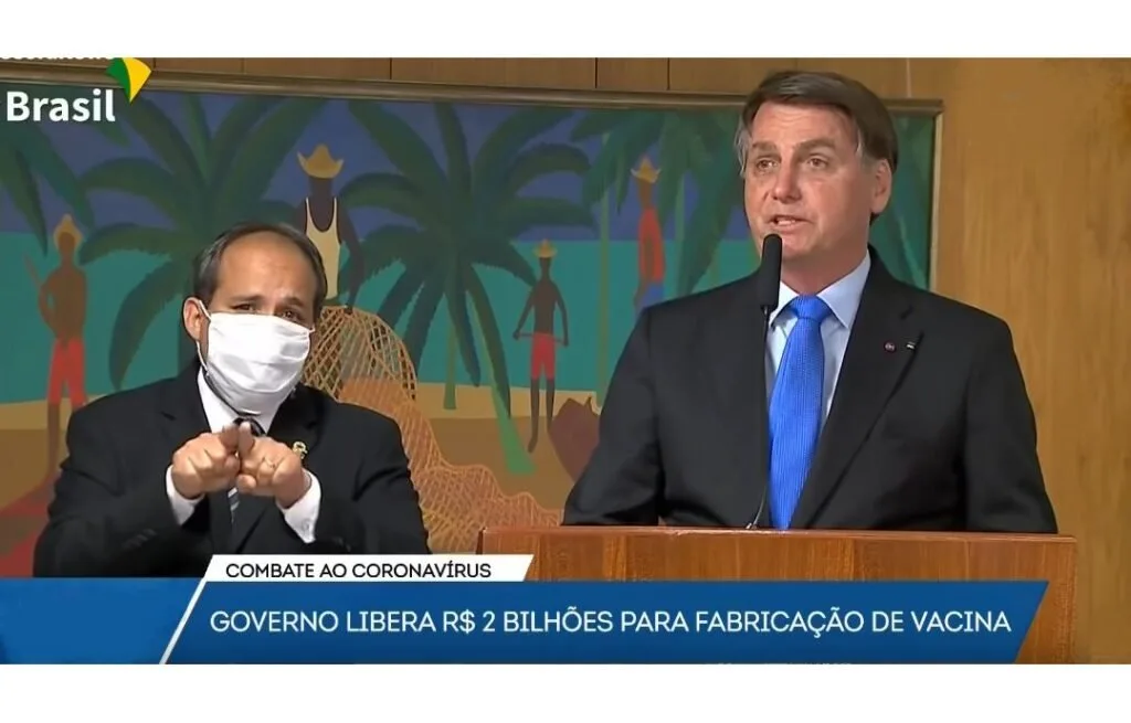Bolsonaro libera 2 bi para vacina