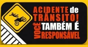 Placa de alerta de motocicleta ao lado do texto 'Acidentes de trânsito você também é responsável'