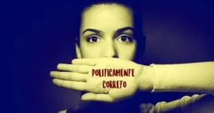 Mulher cobre a própria boca com a mão sob luz azul e o texto 'politicamente correto'