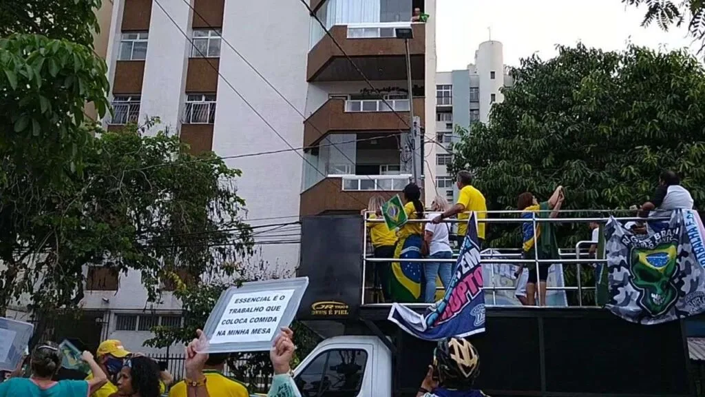 Domingo de Manifestação na casa do Governador Casagrande
