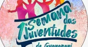 Selo circular com silhuetas de braços erguidos e o título 'Semana das Juventudes de Guarapari'