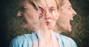 Mulher com rostos sobrepostos em expressões opostas, imagem ilustrativa sobre transtorno bipolar