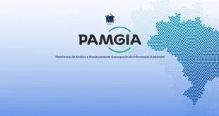 Cartão com o logotipo 'PAMGIA' e texto sobre plataforma de informação ambiental em fundo azul