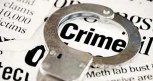 Algemas sobre papel impresso com a palavra 'Crime' em letras grandes