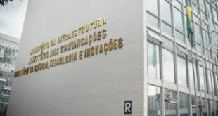 Petrobras reduz preço da gasolina