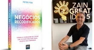 Capa do livro 'Negócios Recodificados' ao lado de homem sentado diante de letreiro em neon