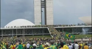 Em busca do Código-fonte, Patriotas invadem Brasília