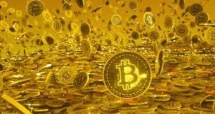 Moedas douradas com o símbolo do bitcoin caindo sobre uma pilha de moedas
