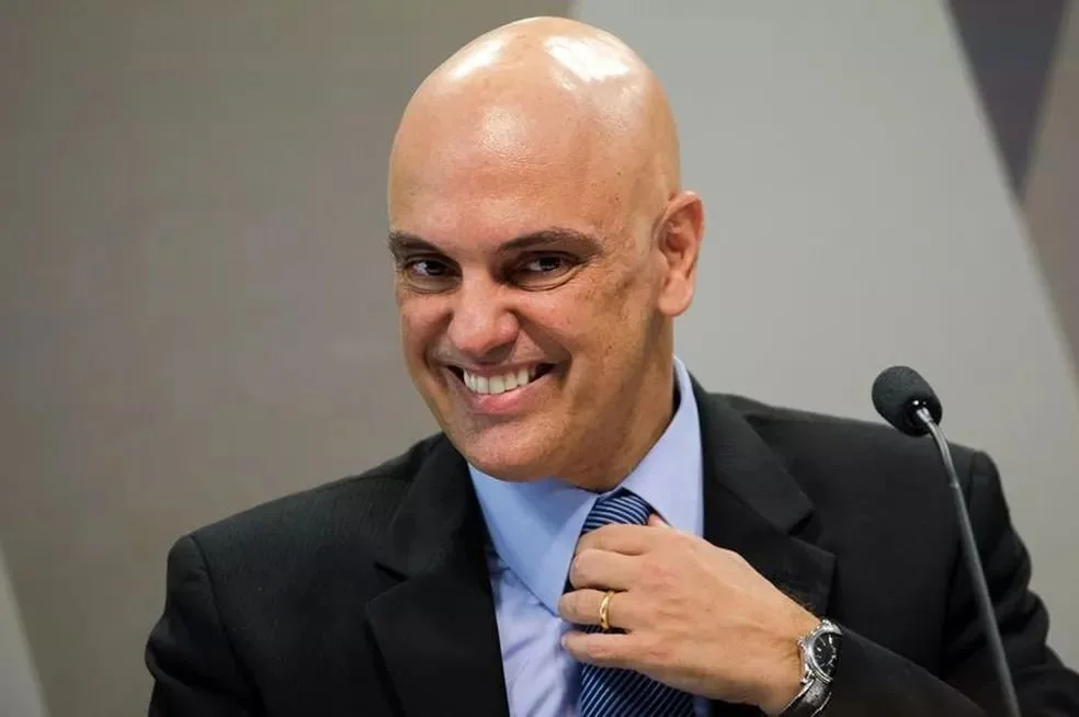 Moraes afasta governador do Distrito Federal
