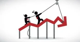 Ilustração de bonecos palito escalando gráfico vermelho ascendente com auxílio de corda
