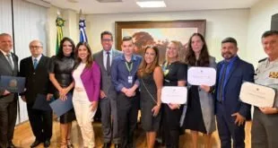 Sede da Assembleia Legislativa do ES muda de cor em alusão a conscientização do autismo