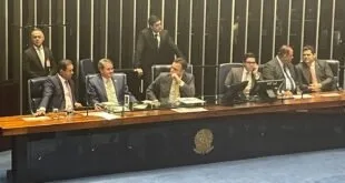 Senado aprova indicação de Zanin para o STF