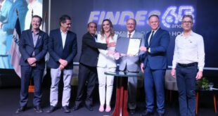 Vice-presidente assina autorização da ZPE de Aracruz em evento da Findes
