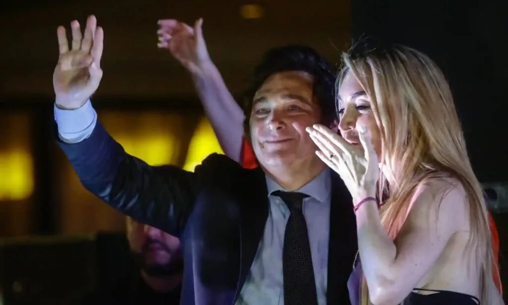 Milei convida Bolsonaro para a posse e deixa Lula de lado