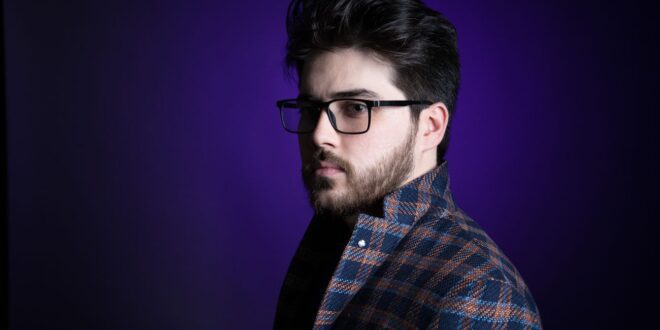 Fazer pose não é se posicionar, explica retratista especialista em arquétipos