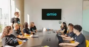 Trabalho Híbrido: Omie tem 40 vagas em TI