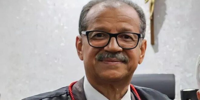 Desembargador Sebastião Coelho Defende Filipe Martins Contra Injustiças de Moraes
