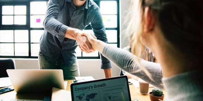 Fluxo de trabalho simplificado facilita a busca por profissionais qualificados