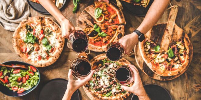 Dia da pizza: dicas de harmonização para receitas tradicionais