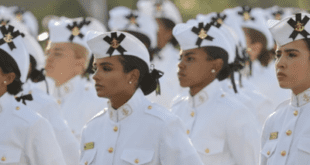 Ministro preside cerimônia da primeira turma de mulheres soldados fuzileiros navais