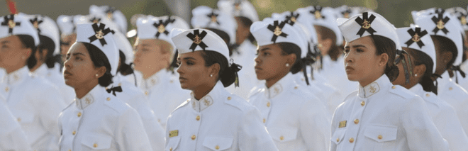 Ministro preside cerimônia da primeira turma de mulheres soldados fuzileiros navais