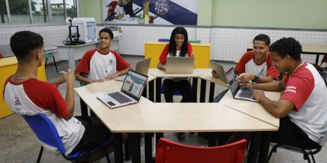 Estudantes do Tempo Integral participam de encontro do projeto Geração Protagonista