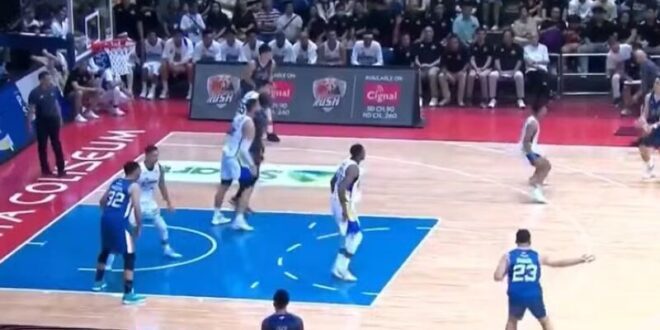 Jogador marca primeira cesta de quatro pontos da história do basquete