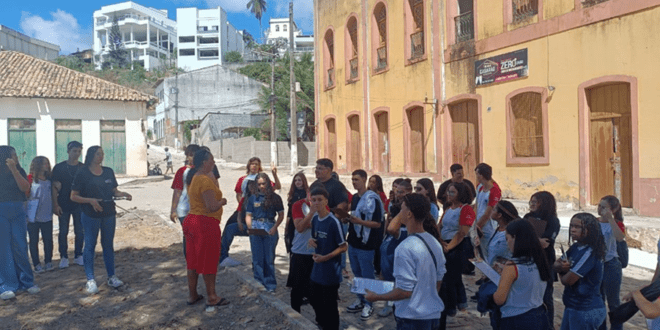 Escola de Ibiraçu promove aula de campo sobre história e cultura dos povos negros