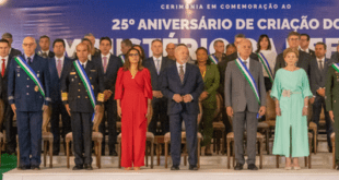 Em cerimônia alusiva aos 25 anos, Defesa condecora 246 personalidades civis e militares