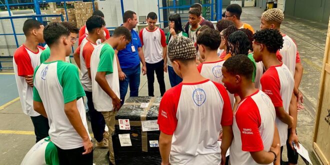 Estudantes do curso técnico em Logística de escola da Serra visitam Terminal de Cargas Aeroportuárias