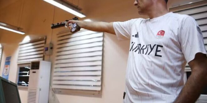 Turco registra marca após viralização do seu estilo despojado no tiro esportivo