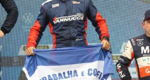 Piloto Hugo Cibien sobe ao pódio na Copa Truck, em Cascavel