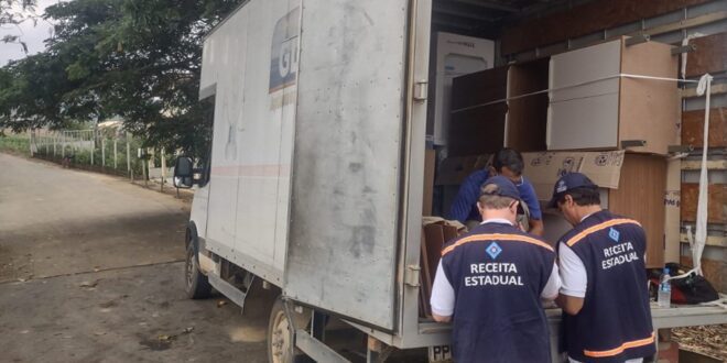 Blitz aborda 55 caminhões e flagra transporte de mercadorias sem documentação fiscal
