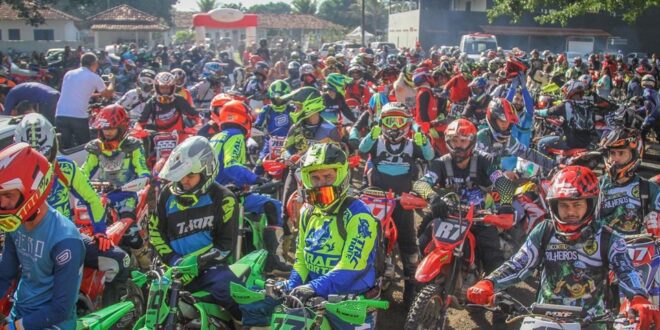 Trilhão motociclístico reúne pilotos em Pedro Canário