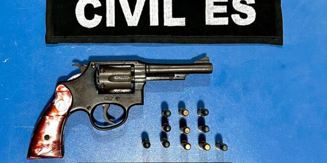 Deam prende suspeito e apreende arma de fogo em São Mateus