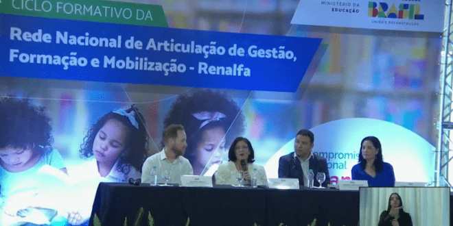Encontro reúne articuladores de política de alfabetização