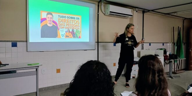 Aulão presencial prepara alunos para redação do Enem