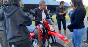 Detran|ES promove curso gratuito de pilotagem de motocicleta para mulheres