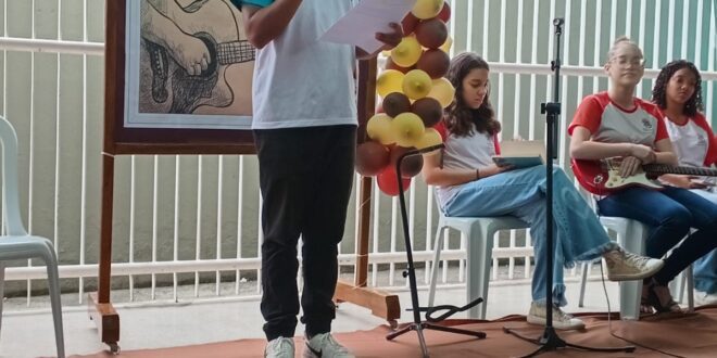 Escola de Ponto Belo desenvolve projeto com música e poesia