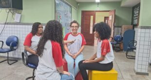 Estudantes desenvolvem podcast para debater racismo