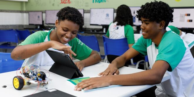 Programa de Educação das Relações Étnico-Raciais da Sedu vai ao encontro de tema abordado em redação do Enem 2024