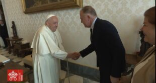 Governador Casagrande é recebido pelo Papa Francisco, no Vaticano