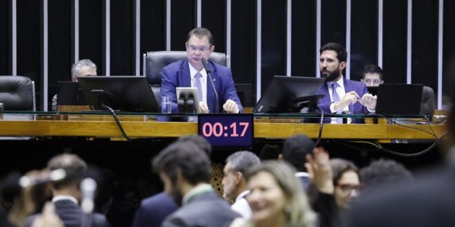 Sessão do Plenário é encerrada após explosões em frente ao STF