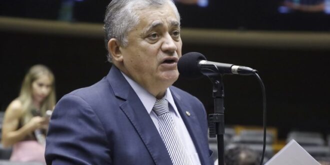 Deputados da base governista e da oposição repudiam atentado a bomba em Brasília