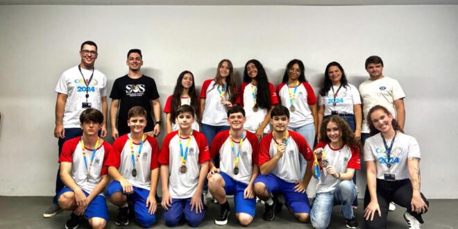 Estudantes de Iconha recebem medalhas pela participação na Olimpíada Nacional de Eficiência Energética