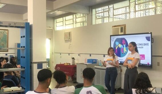 Escola de Vitória conscientiza estagiários sobre direitos e deveres profissionais