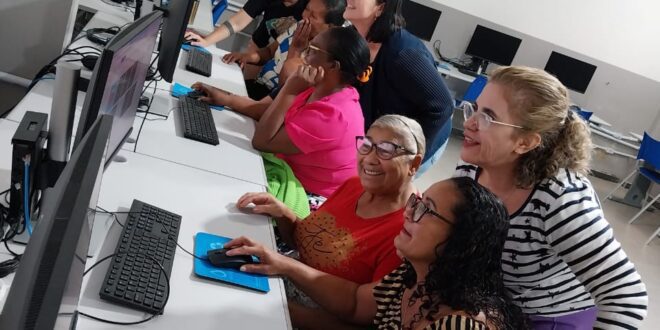 CEEJA de Linhares transforma vida de mulheres com retomada escolar