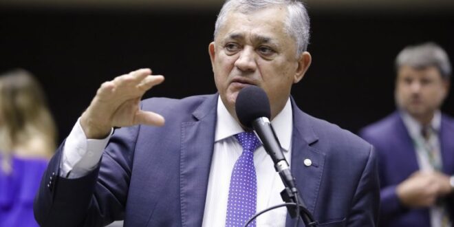 Novas medidas de ajuste fiscal podem ser votadas ainda neste ano, diz líder do governo
